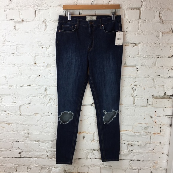 𖧷 SOLD 𖧷 Free People || Busted Knee High Rise Skinny Jean - Picture 3 of 8